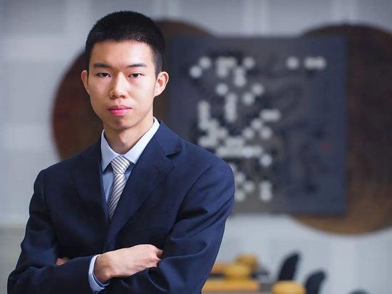 当前在蓝军阵容中，同为左脚中卫科尔维尔会给巴迪亚西勒带来竞争，不过前者在本赛季经常出任左后卫，二者完全拥有同时出场比赛的空间。